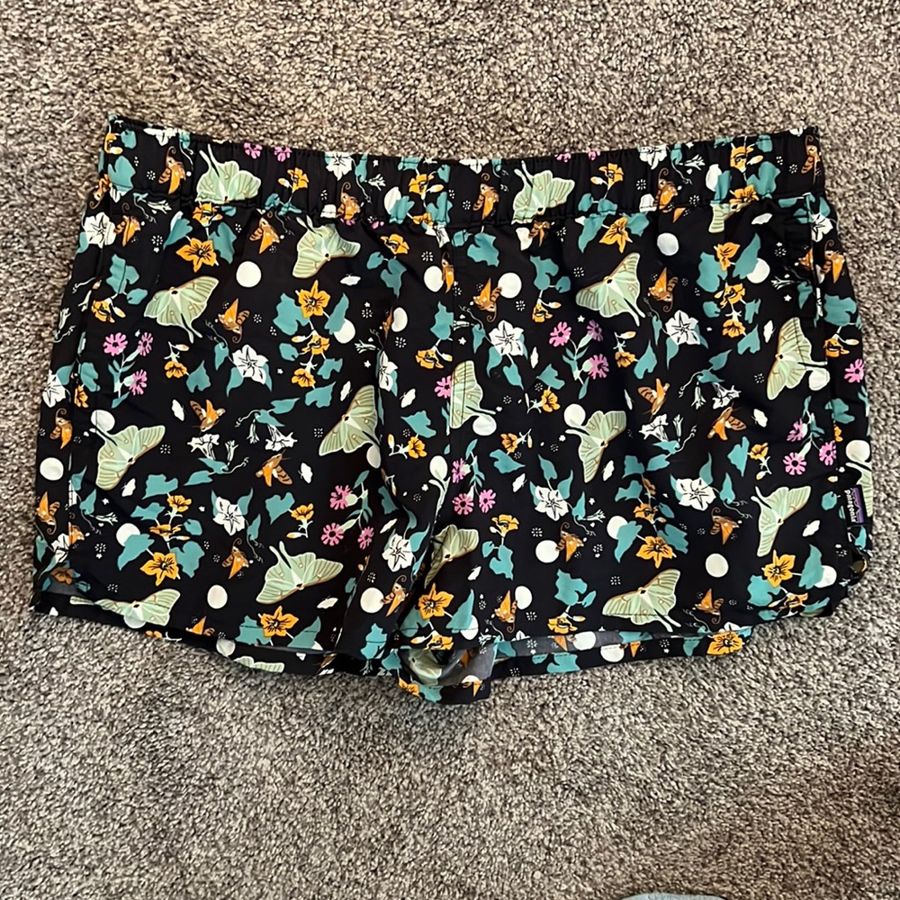 Patagonia Barely Baggies Shorts - Size Large